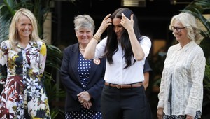 Meghan sa vrátila do práce, mala šperky po Diane