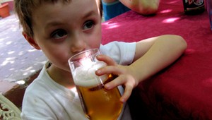 Pijem, piješ, pijeme. Na Veľkú noc ochutnávajú aj deti