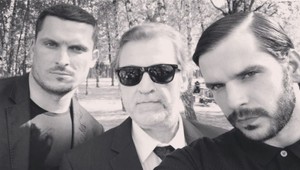 Herec seriálu Za sklom, Noël Czuczor, má mnoho tvárí. Hovoriť dokonca musí štyrmi jazykmi