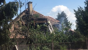 Dve desiatky hasičov zasahovali pri požiari rodinného domu