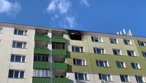 Zásah hasičov v bratislavskej Vrakuni. V byte vypukol požiar