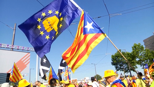 Úvodné zasadnutie nového Európskeho parlamentu poznačili protesty