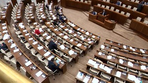 Poslanci na výbore riešili odchod Jankovskej, Stromčeka a Kažimíra