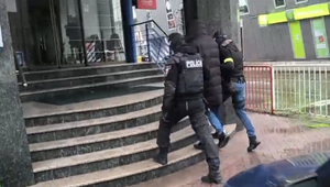 Policajtka mala brať úplatky za vybavovanie pobytov pre cudzincov