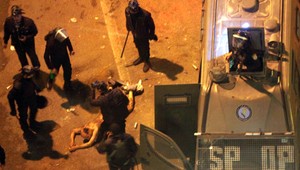 Krvavé protesty v Egypte. Policajnú brutalitu dokazuje aj toto video