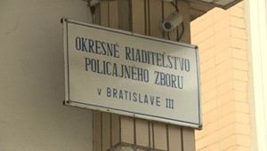 Policajt sa priznal k úplatkárstvu: Za peniaze a alkohol vybavoval vodičské preukazy