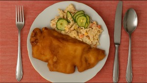 Rezeň a’la Bučko, cestovinový šalát