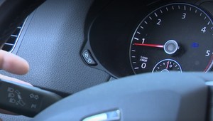 Za blikanie a upozorňovanie druhých vodičov môže hroziť pokuta