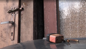 Nezvaný hosť narušil plány mladej rodine. Dom, ktorý opravujú, vybielili zlodeji