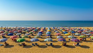 Horor na Rodose: 16-ročné dievča malo byť sexuálne obťažované na rušnej pláži