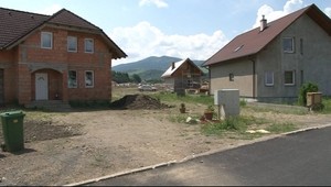 Prežili veľkú vodu, ich domy nikto nechce...