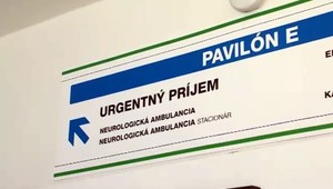 Muž zaútočil na zdravotníka, na nič si nepamätá. Hrozí mu päť rokov