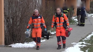 V byte našli mŕtvu ženu. S ňou tam bol aj podozrivý muž