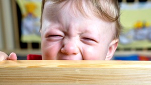 Dieťa (2) nechali rodičia v aute, zasahovali policajti