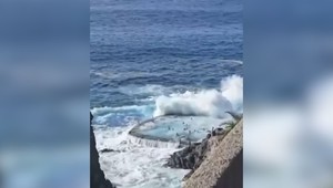 Obrovská vlna na Tenerife zabíjala. Rezort diplomacie potvrdil smrť dvoch Slovákov