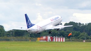 Lietadlo smerujúce do Londýna sa vrátilo do Bratislavy, pre svietiacu kontrolku