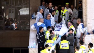 Jeruzalem v pohotovosti. Teroristi zaútočili na synagógu