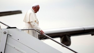 Pápež v Albánsku odsúdil schovávanie sa násilia za náboženstvo