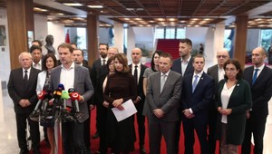 NAŽIVO: Opozícia sa vyjadruje k neúspešnému odvolávaniu Martina Glváča