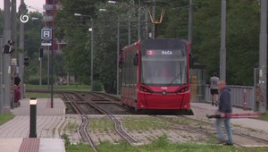 Chlapca (16) zrazila električka, s ťažkými zraneniami bojuje v nemocnici o život