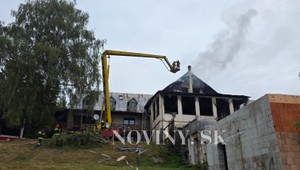 V blízkosti jazera Počúvadlo horela chata. Na mieste zasahovali hasiči