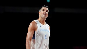 Love story? Basketbalistu nahnevala redaktorka, potom sa ospravedlňoval