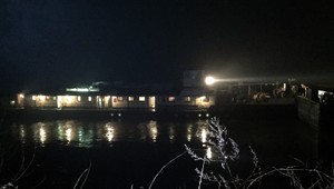 Na Dunaji sa topí remorkér, hmla komplikuje záchranu