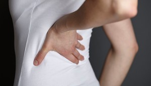 Sedieť a stáť tak, akoby ste zhltli pravítko je veľmi nebezpečné