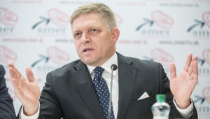 Robert Fico má v ruke takzvanú Sorosovu kartu.  Matovič tvrdí, že od neho dostal peniaze