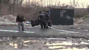 Polícia už vie, kto je nahý muž v ponožkách. Podľa informácií TV JOJ mu našli v tele drogy