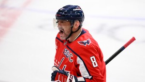 Ovečkin strelil 893. a 894. gól a vyrovnal historický rekord Gretzkého
