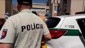 Otec mal sexuálne zneužívať svoju 12-ročnú dcéru. Okrem nej má ešte ďalších 11 detí