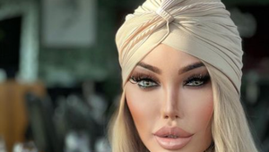 Kedysi Rodrigo, dnes Barbie dráždila v priesvitných šatách pri vášnivých bozkoch s exfrajerom!