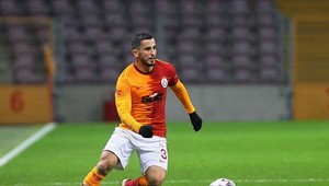Obrancu Galatasarayu zranil delobuch. Môže mať následky na zraku