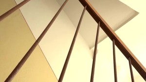 Mladý herec je podozrivý zo zabitia svojho priateľa - tiež nádejného herca. Násilnú smrť odhalila až pitva