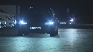 LED svetlá oslepujú vodičov viac než halogény, tvrdia prieskumy