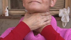 Domáce násilie sa rozmáha aj medzi seniormi. Muž (83) udrel manželku fľašou po hlave