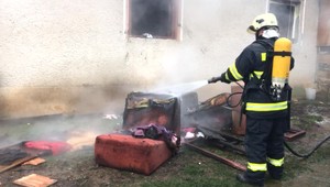 Trojročné dieťa bolo v ohrození. Spôsobilo požiar domu