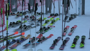 Lyže namiesto uterákov: Nový trik lyžiarov vyvoláva v strediskách vlnu odporu