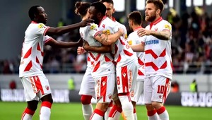 Bizarný príbeh afrického futbalistu: Narodil sa štyri roky po smrti matky? Nesedia ani iné údaje