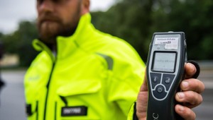 Narazila do stĺpa a ušla. Mladá vodička si za volant tak skoro nesadne