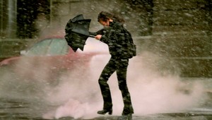 SHMÚ vydalo výstrahu pre západné a stredné Slovensko. Pozor na silný vietor