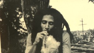 Bob Marley, ikona hudobného štýlu reggae, by mal 80 rokov