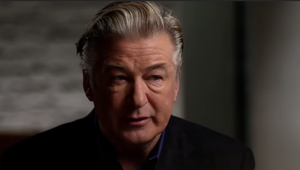 Šokujúci zvrat! Baldwin tvrdí, že spúšť na vražednej zbrani nestlačil!