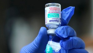 Čo s COVIDom? Mikas očakáva nárast prípadov po lete, Izrael trápia nové subvarianty