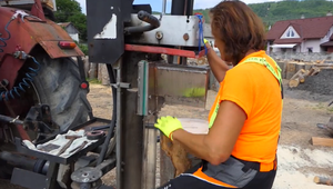 Marta je kráľovná dreva: Pri rúbaní sa odreaguje, robí to pre zábavu