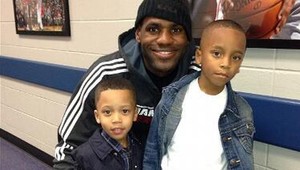 Úspešná rodinka LeBronovcov. Zachutili im víťazné koše