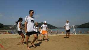 Na Domaši si volejbal zahrajú aj JOJkári na čele s Mečiarom. Začína sa turnaj v Tíšave