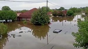 V Grécku sa striedajú živly. Po požiaroch prišli mimoriadne silné povodne