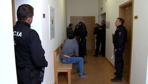 Pred súd sa postavili dvaja muži obvinení z brutálnej vraždy ich 56-ročného kamaráta